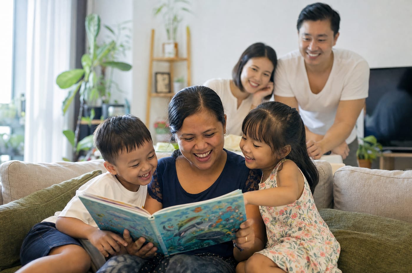 A helper meeting a family